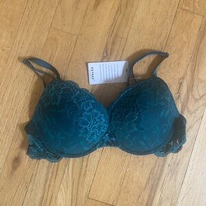 Deyllo green bra. Size 34B. NWT!!